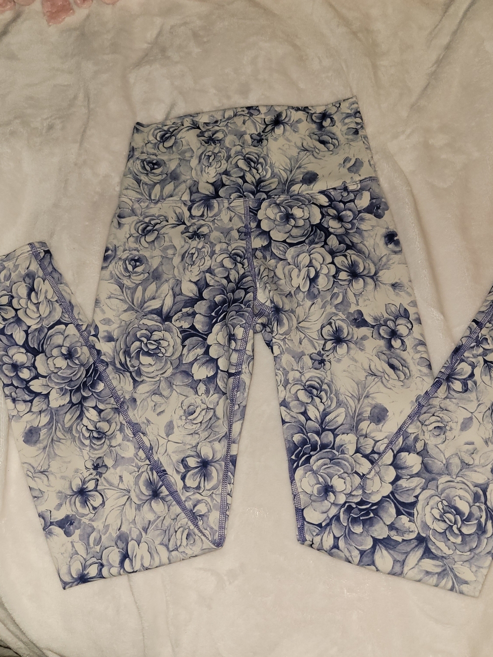 Beach Riot Piper White Leggings with Blue Floral Print